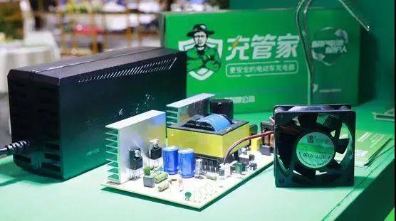 敞開胸膛亮硬件 更安全的充管家充電器，連小零件都來自上市公司